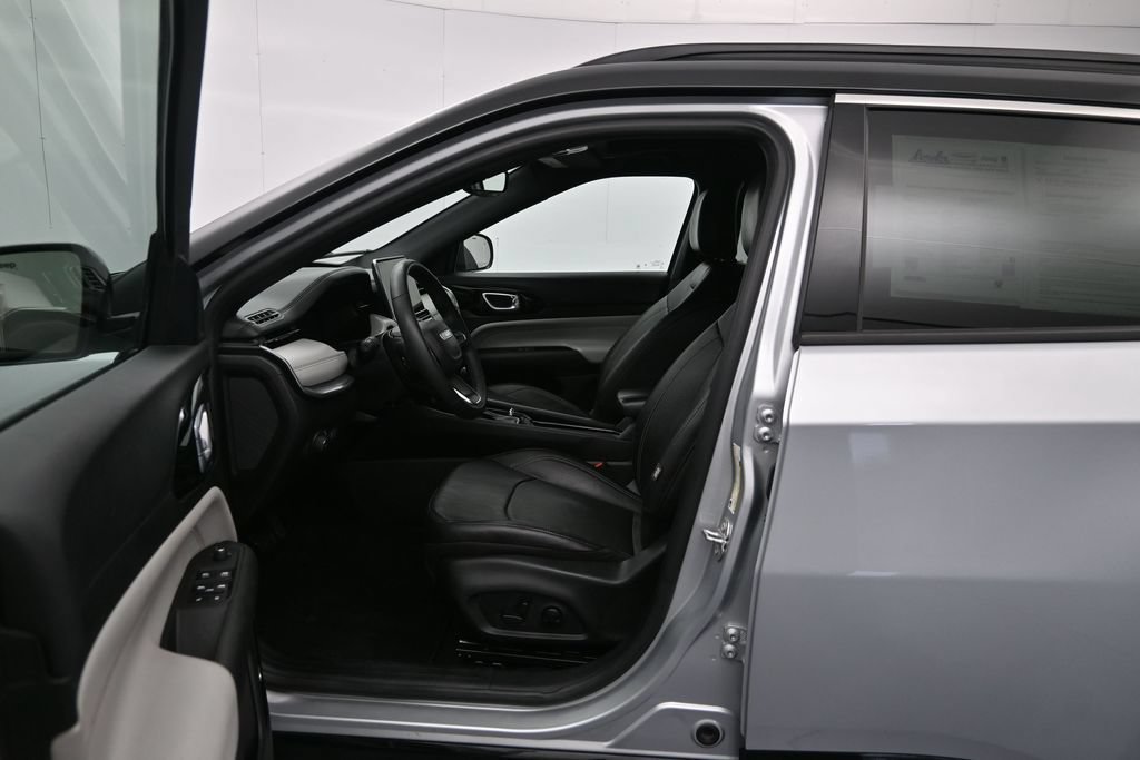 Used 2025 Jeep Compass Limited w/ Elite Group AWD/4WD image 22