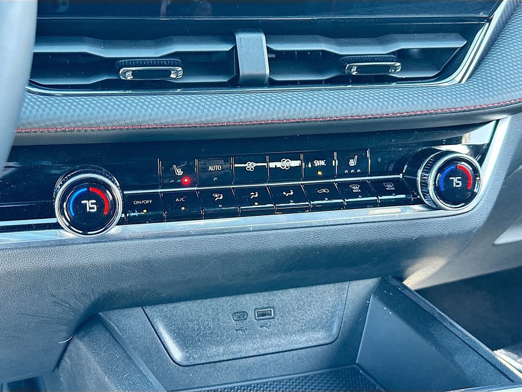 Used 2025 Chevrolet Equinox RS image 16