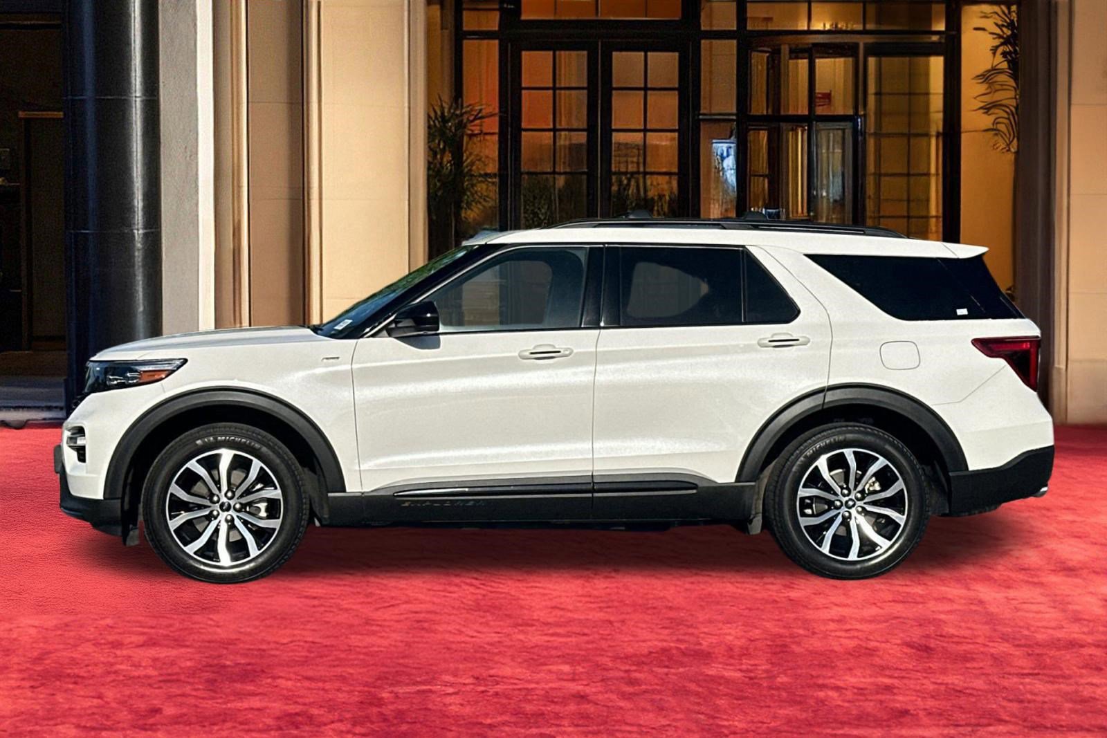 Used 2022 Ford Explorer ST-Line w/ Class IV Trailer Tow Package AWD/4WD image 2