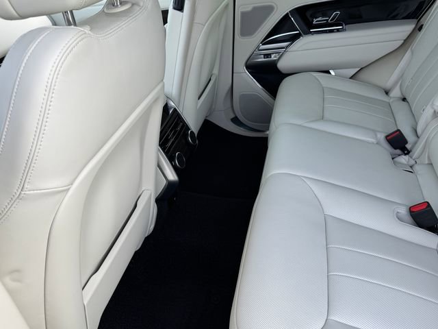Used 2025 Land Rover Range Rover SE image 17