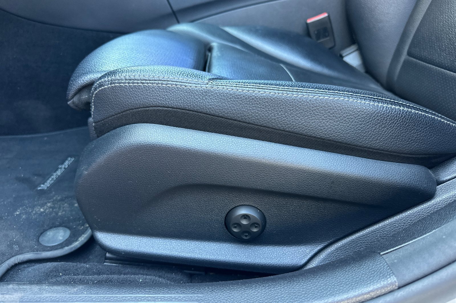 Used 2018 Mercedes-Benz C 300 Sedan image 14