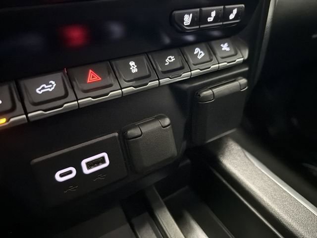 Certified 2023 GMC Sierra 3500 Denali w/ Denali Black Diamond Edition AWD/4WD image 31
