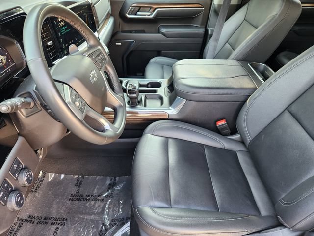 Used 2025 Chevrolet Silverado 1500 LT Trail Boss w/ Convenience Package II AWD/4WD image 4