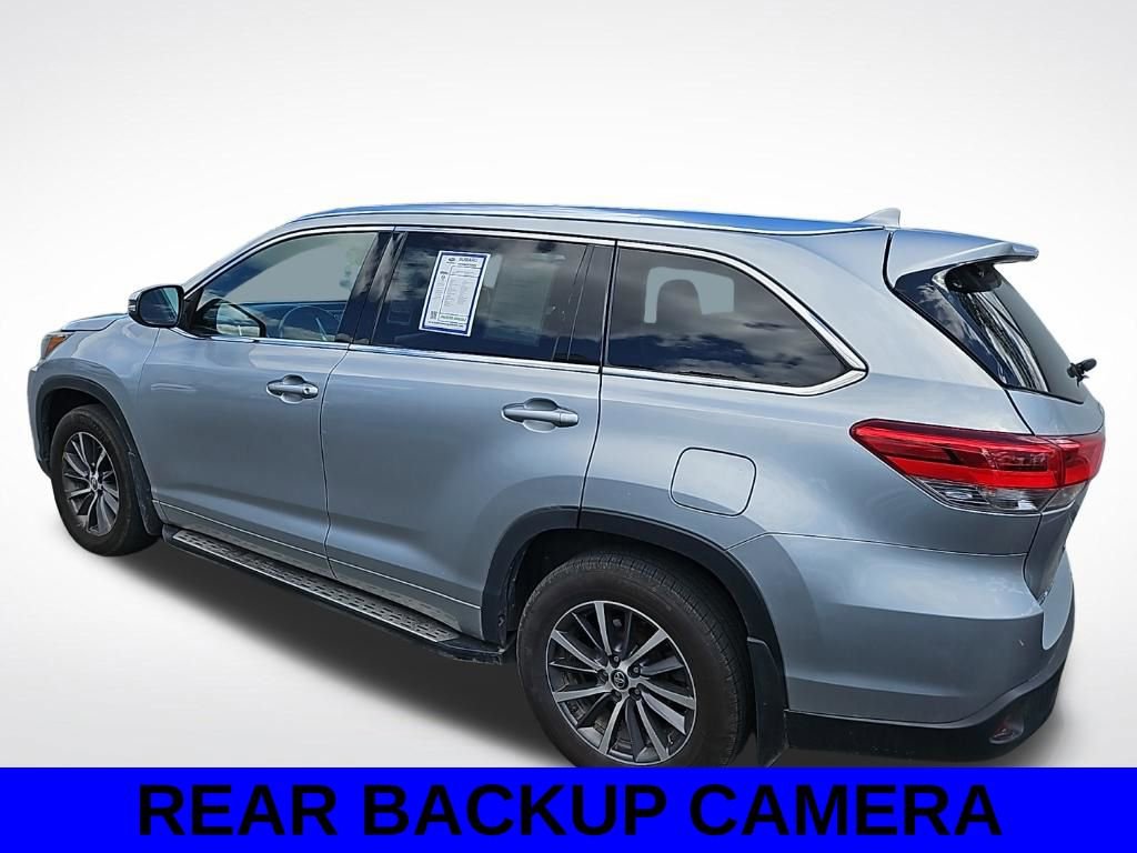 Used 2018 Toyota Highlander XLE w/ Carpet Mat Package (TMS) image 7