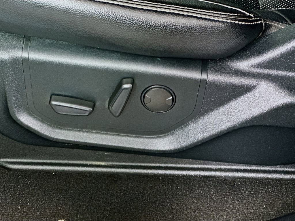 Used 2020 Ford F150 Lariat image 23