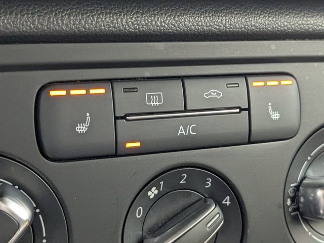 Used 2015 Volkswagen Beetle TDI FWD image 22