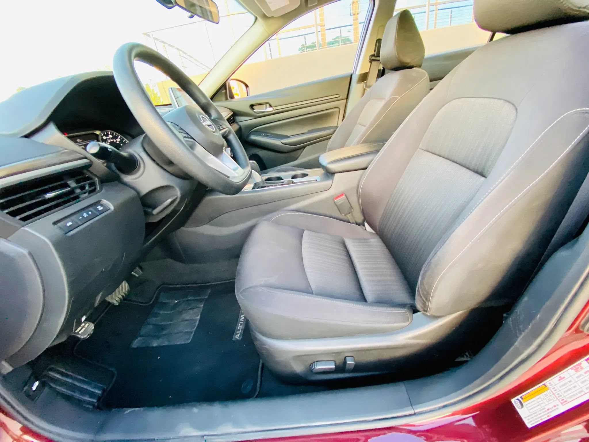 Used 2025 Nissan Altima 2.5 SV FWD image 29