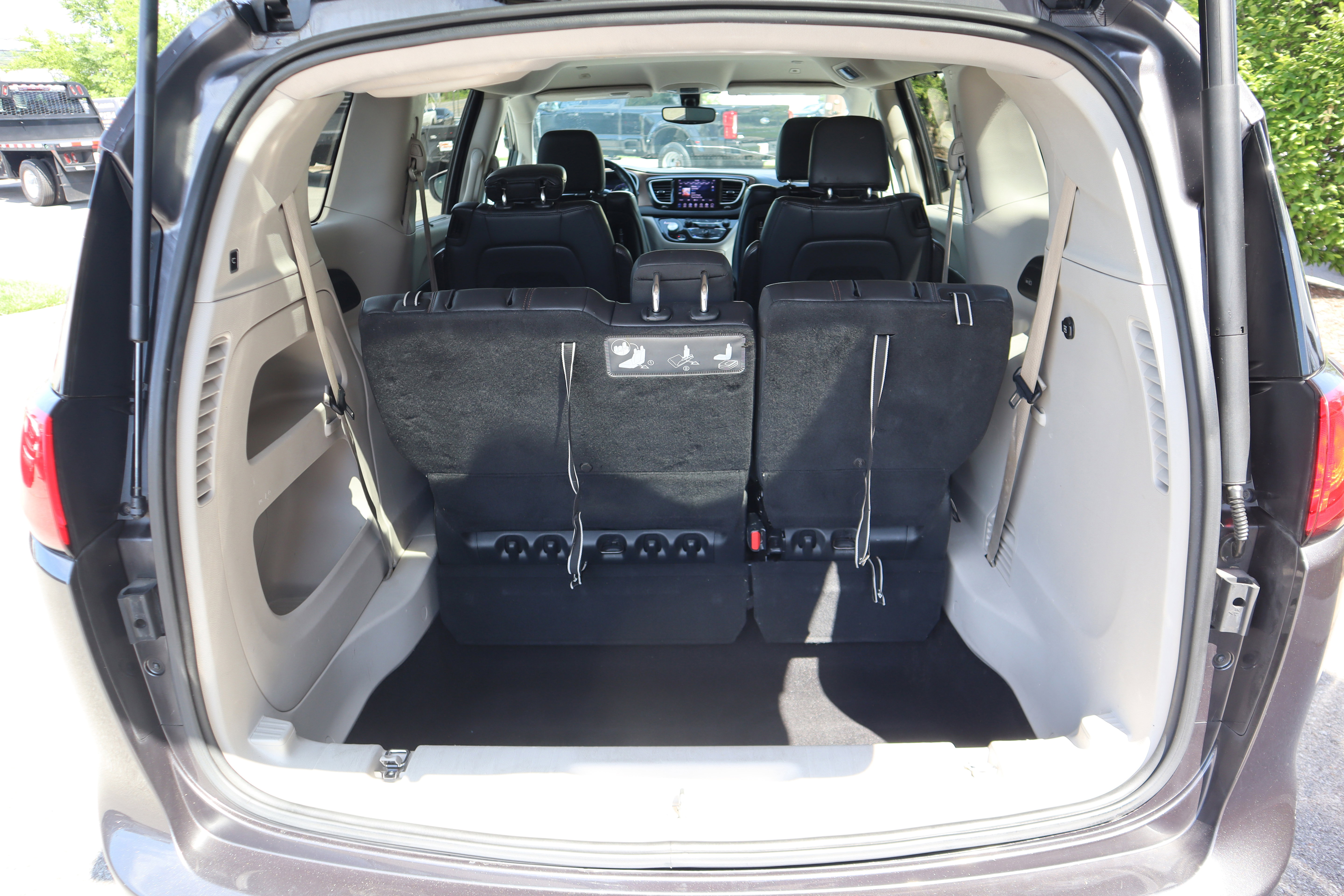 Used 2018 Chrysler Pacifica Touring-L Plus FWD image 32