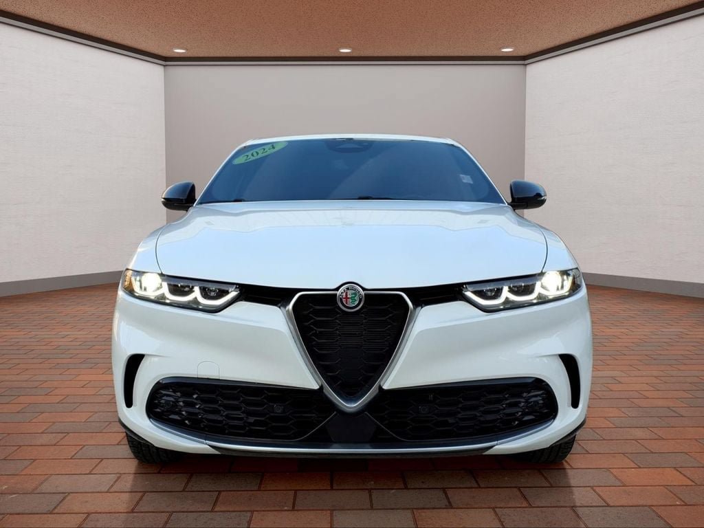 Used 2024 Alfa Romeo Tonale Ti AWD/4WD image 2