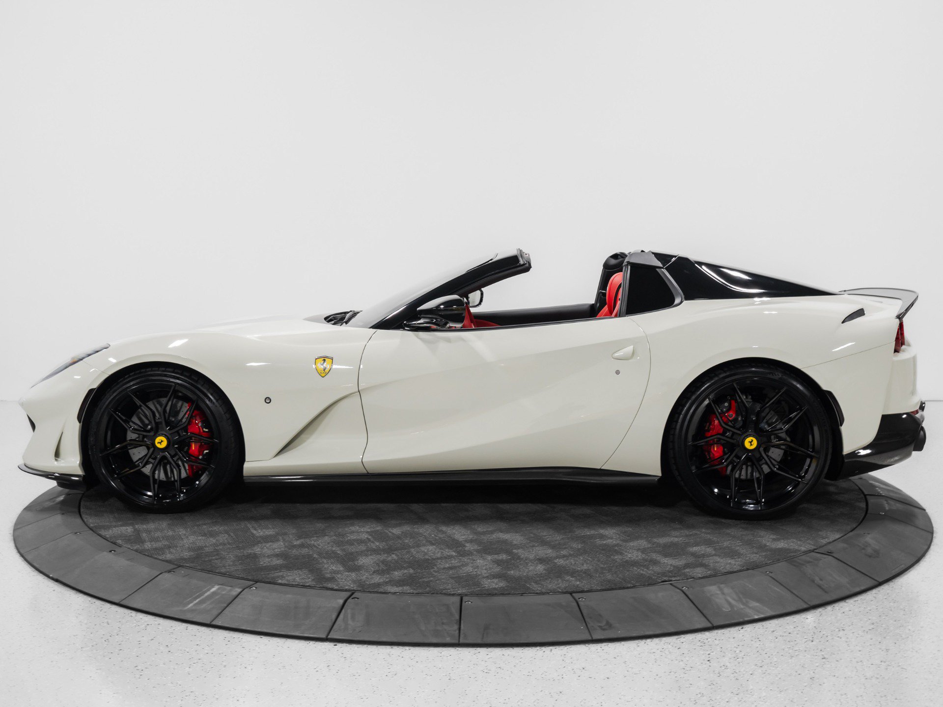 Used 2023 Ferrari 812 GTS RWD image 4