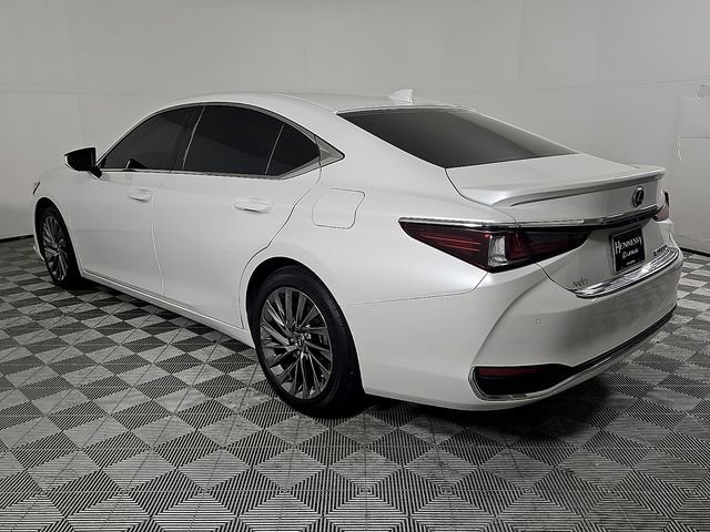 Used 2025 Lexus ES 300h Ultra Luxury w/ Accessory Package (Z1) image 7