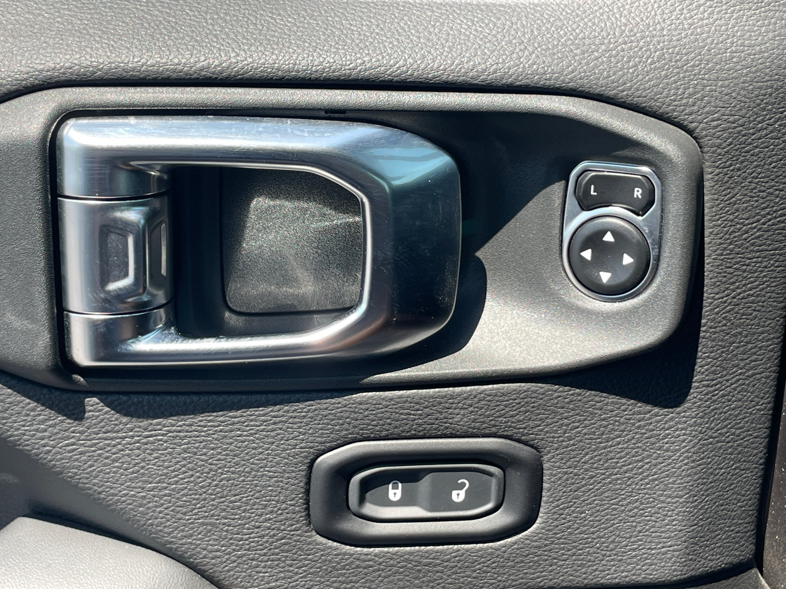 Used 2025 Jeep Gladiator Sport AWD/4WD image 18