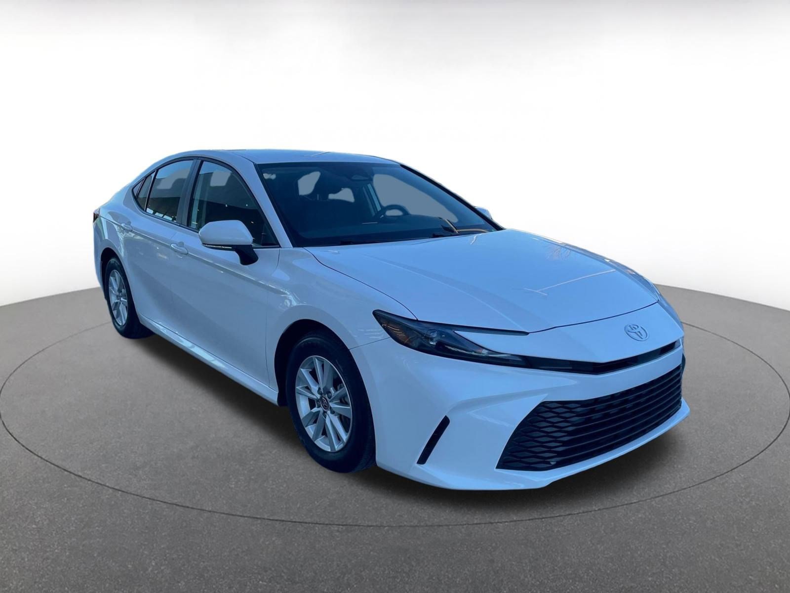 Used 2025 Toyota Camry LE image 1