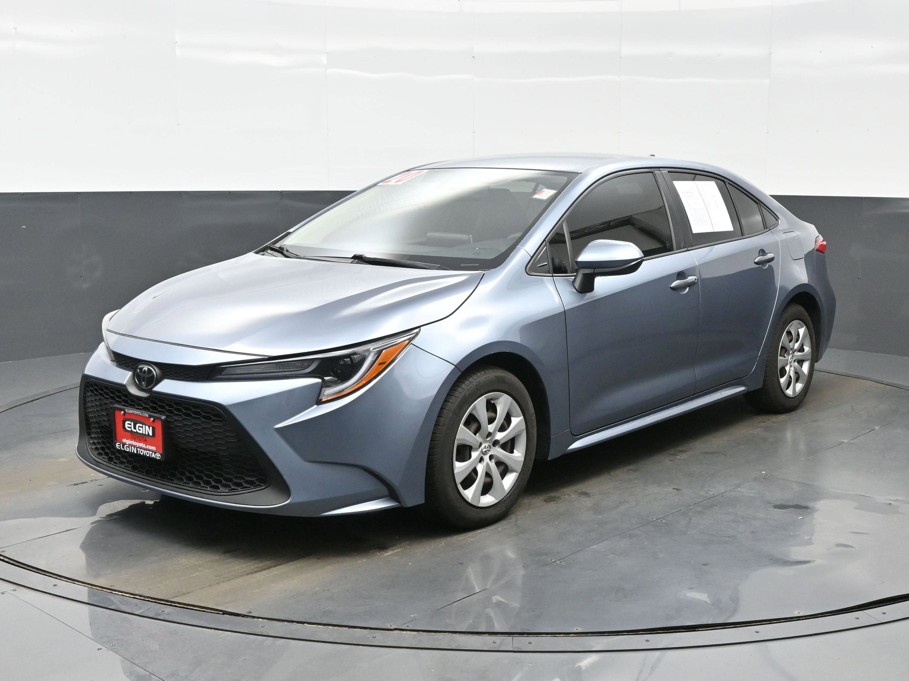 Used 2020 Toyota Corolla LE image 2