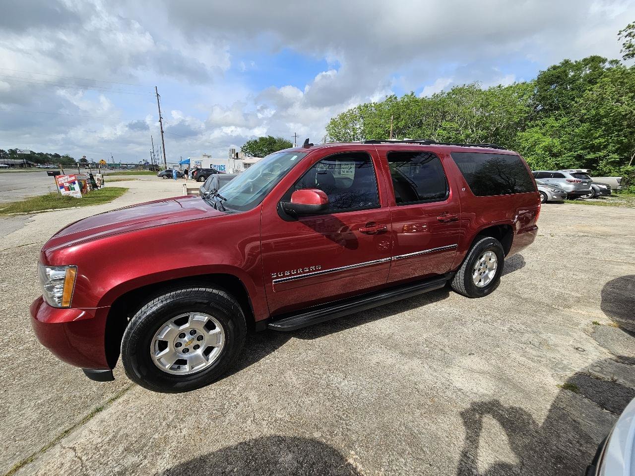 Used 2011 Chevrolet Suburban LT image 4