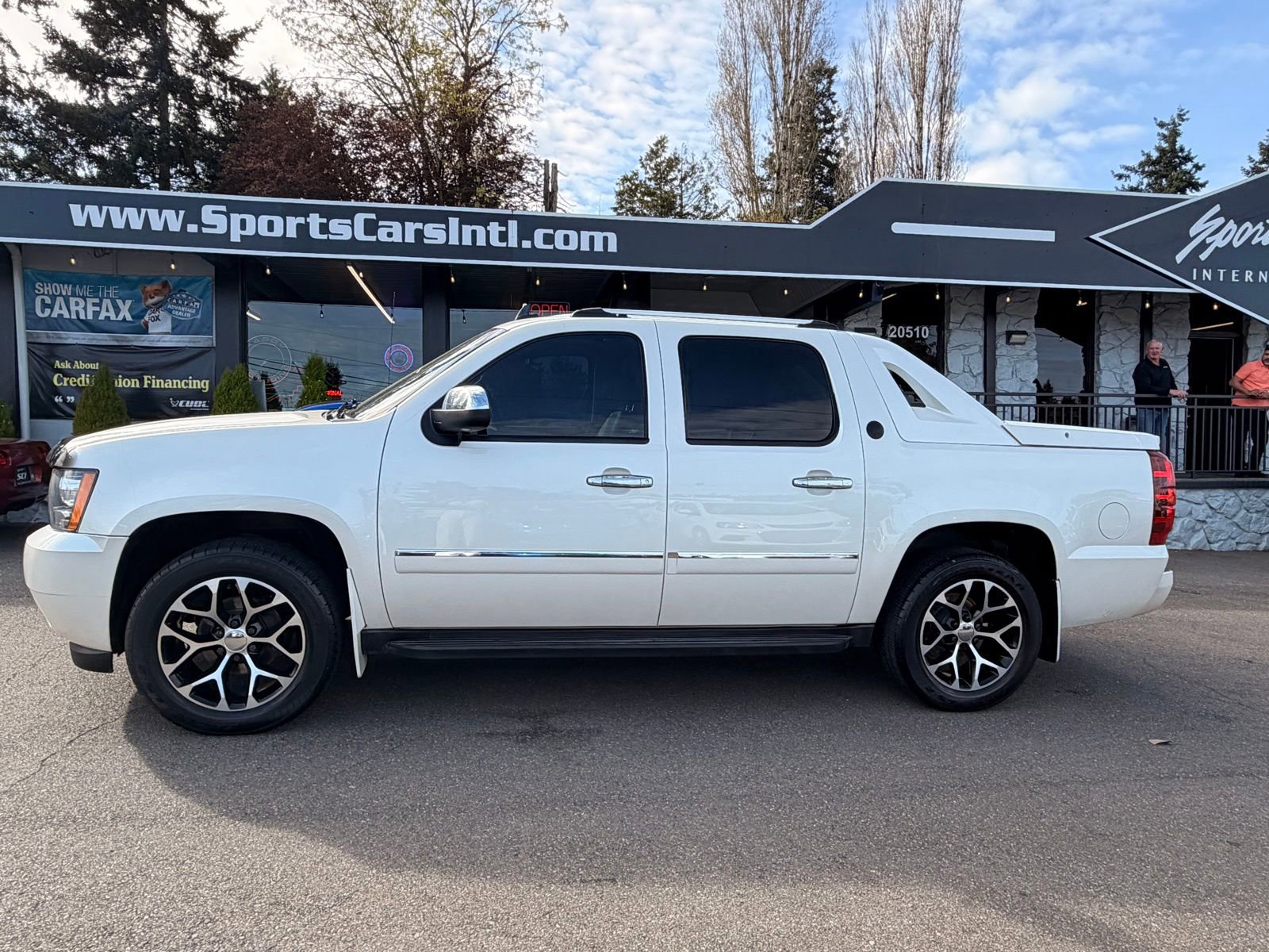 Used 2013 Chevrolet Avalanche LTZ AWD/4WD image 11