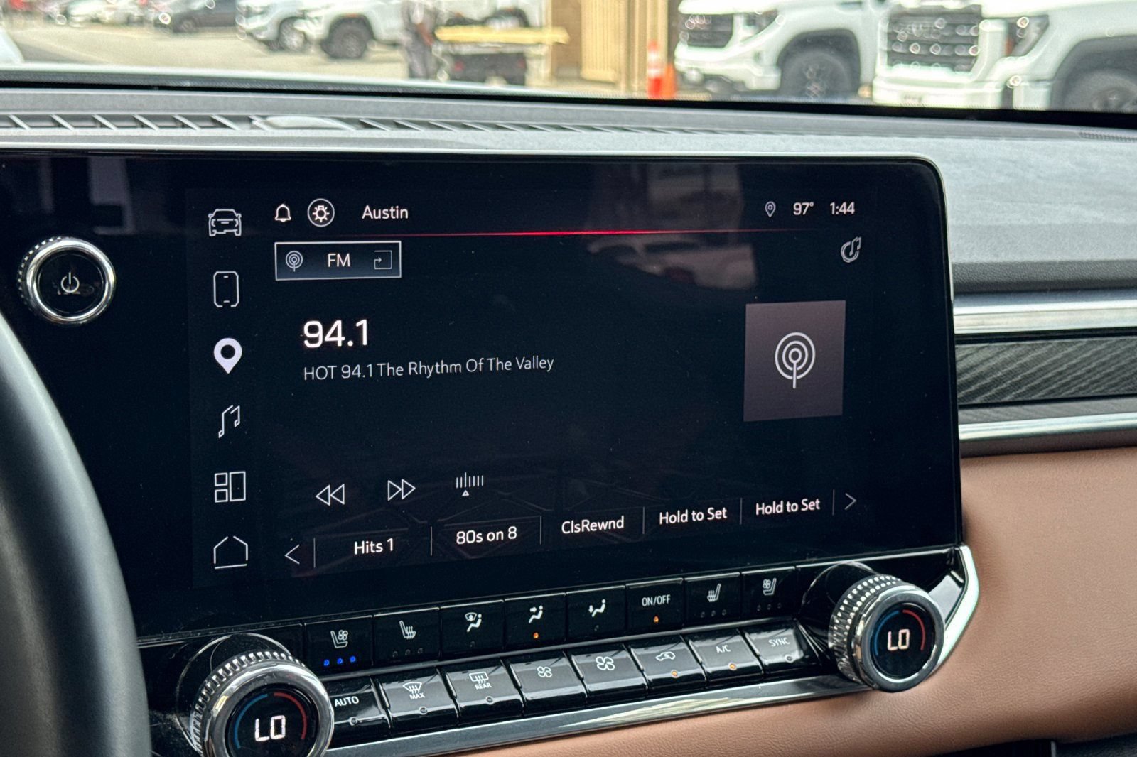 Certified 2023 GMC Canyon AT4 w/ AT4 Premium Package AWD/4WD image 18