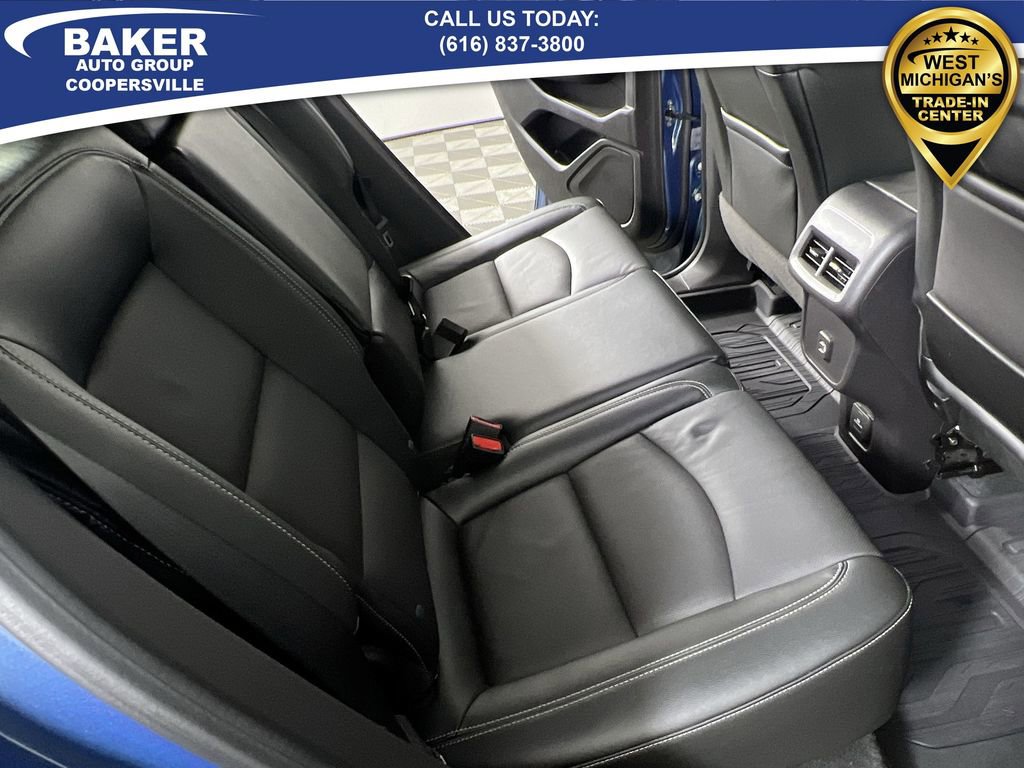 Used 2024 GMC Terrain SLT w/ Elevation Edition image 27