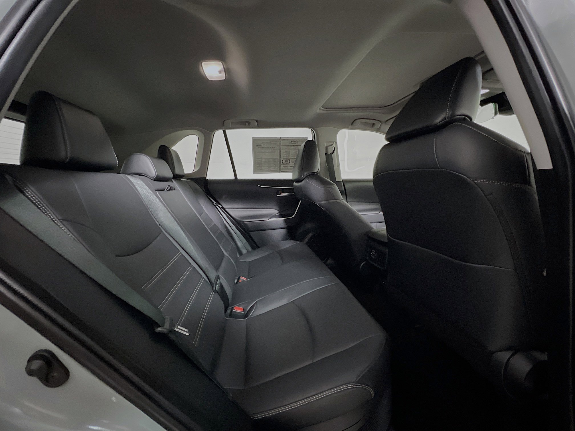 Used 2022 Toyota RAV4 XLE Premium image 33