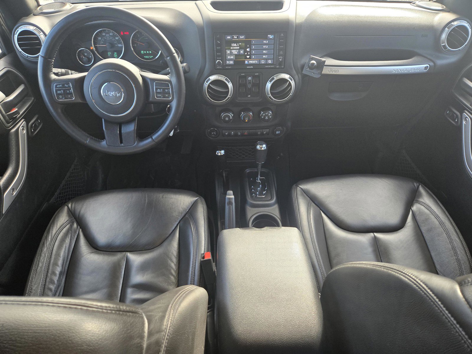 Used 2018 Jeep Wrangler Unlimited Rubicon w/ Connectivity Group image 12