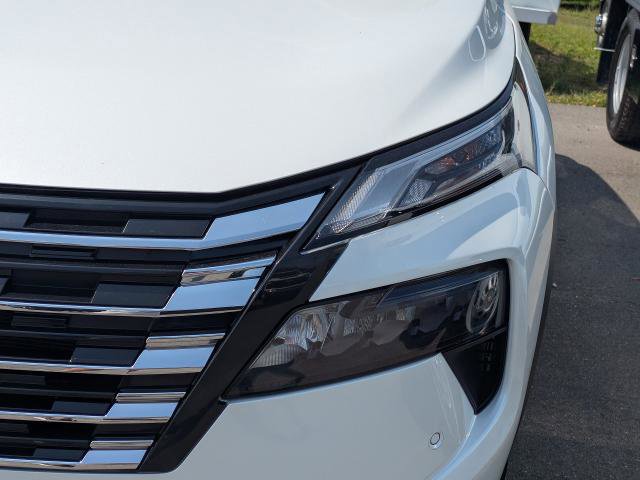 Used 2024 Nissan Rogue SL w/ SL Premium Package image 11