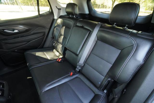 Used 2024 GMC Terrain SLT image 28