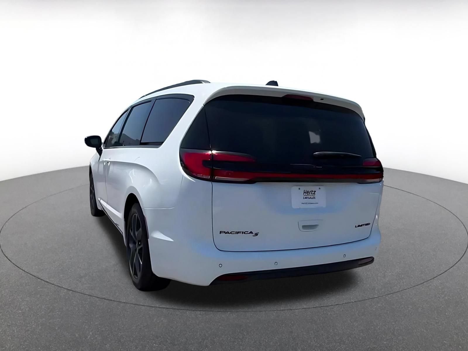 Used 2025 Chrysler Pacifica Limited FWD image 11