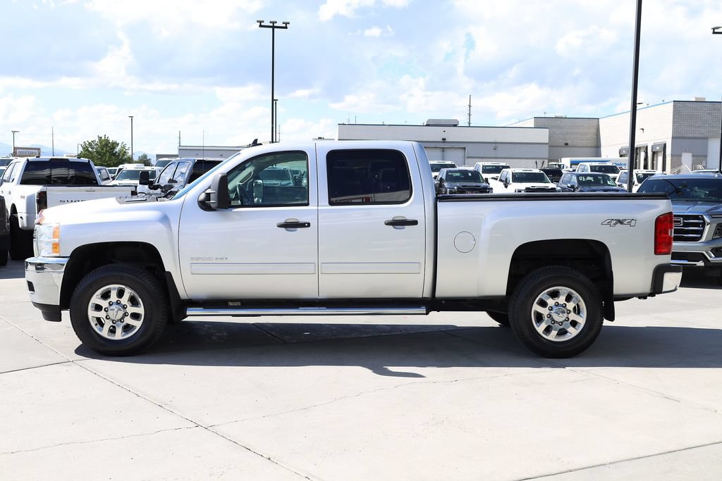 Used 2011 Chevrolet Silverado 3500 LT w/ Interior Plus Package AWD/4WD image 3