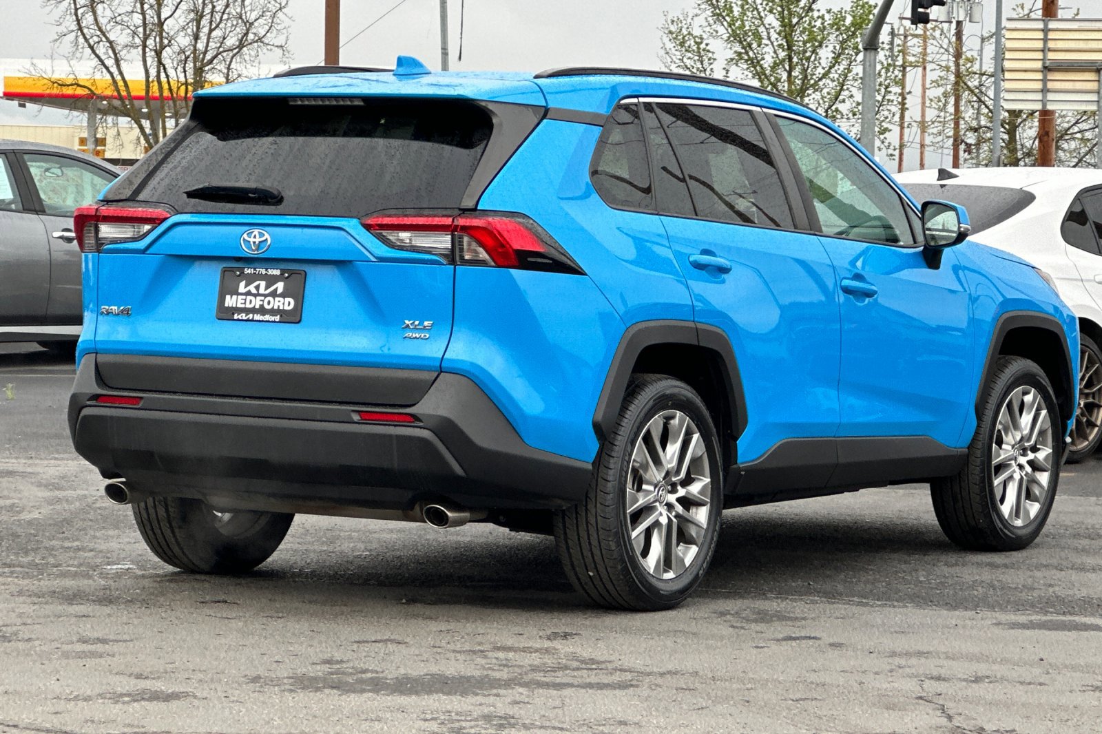Used 2019 Toyota RAV4 XLE Premium AWD/4WD image 4