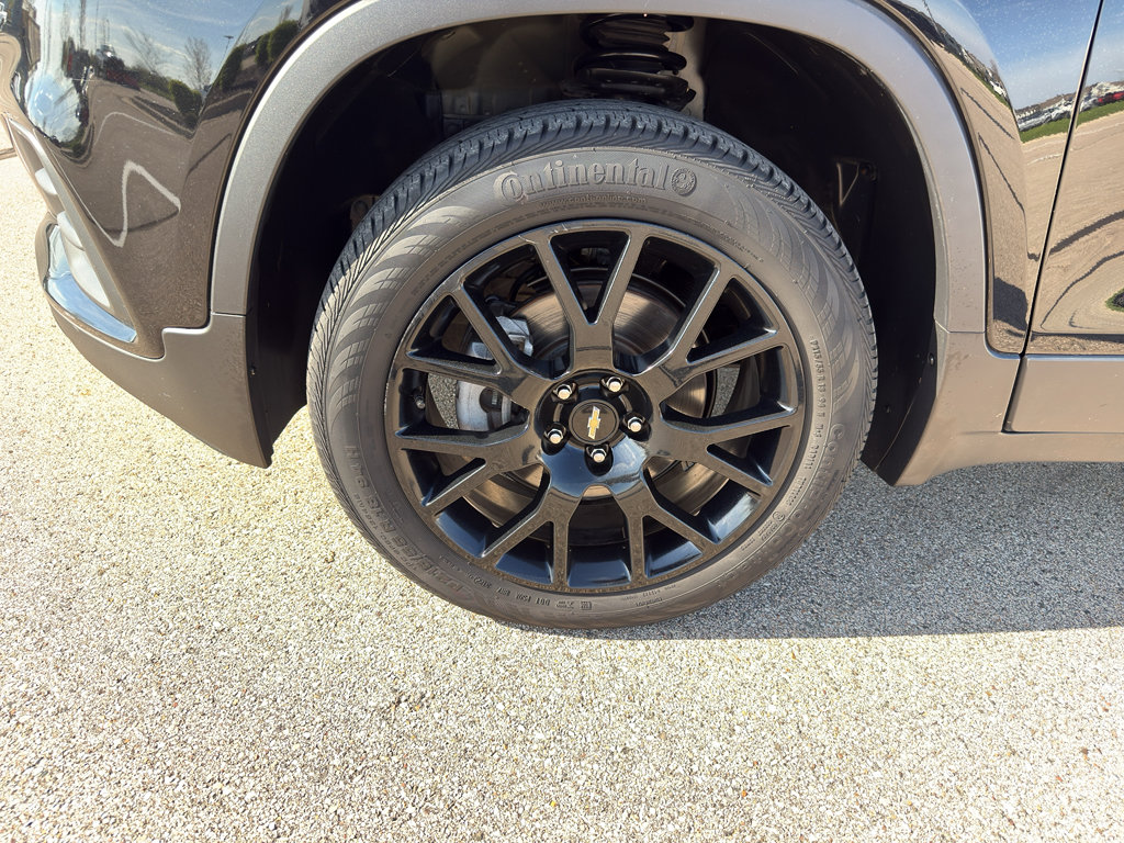 Used 2022 Chevrolet Trax LT w/ Midnight Edition image 9