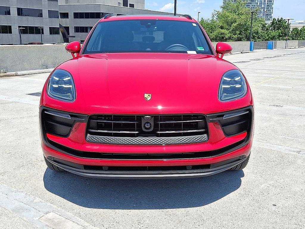 Used 2025 Porsche Macan image 6