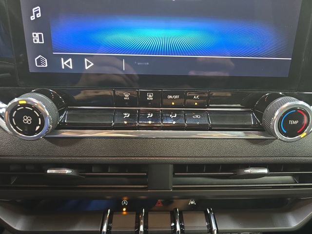 Used 2024 Chevrolet Colorado Trail Boss w/ Technology Package AWD/4WD image 22
