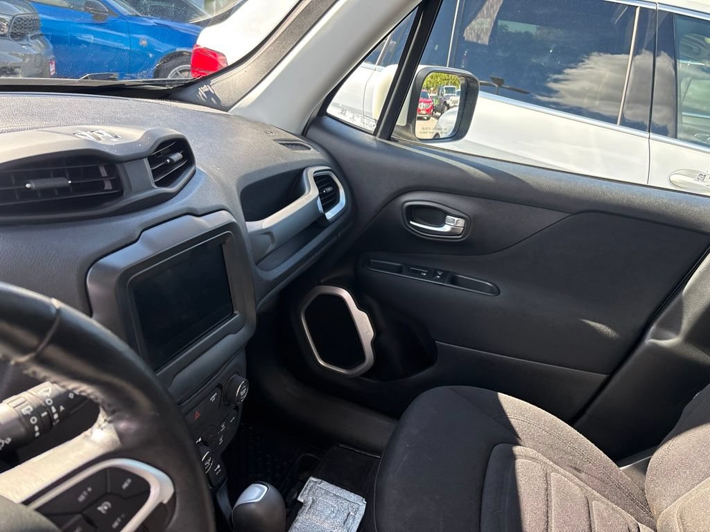 Used 2019 Jeep Renegade Latitude w/ Cold Weather Group AWD/4WD image 13