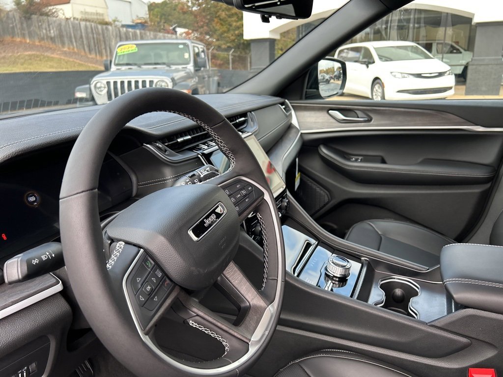 New 2025 Jeep Grand Cherokee L Limited image 11