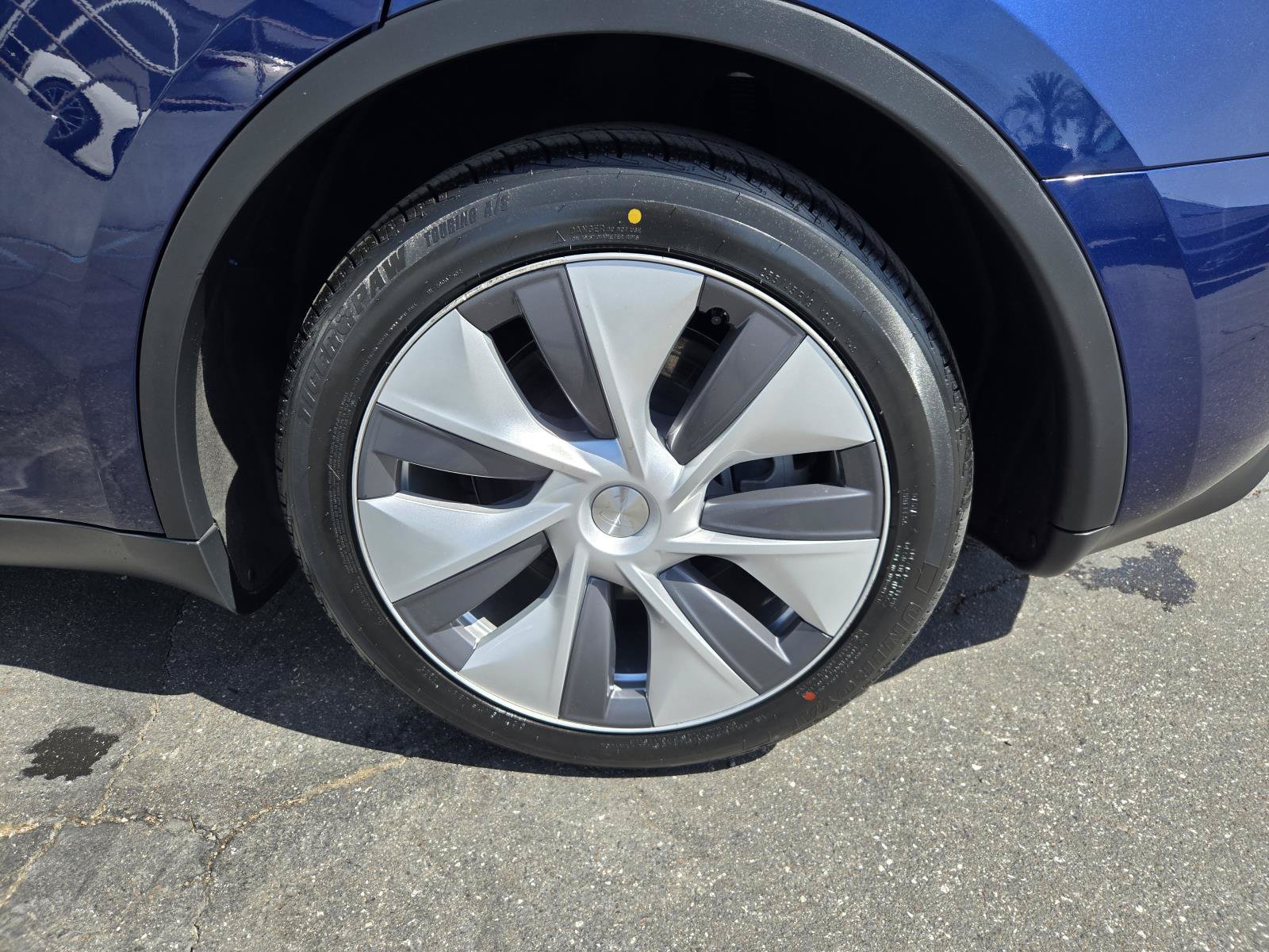Used 2023 Tesla Model Y 2WD image 31