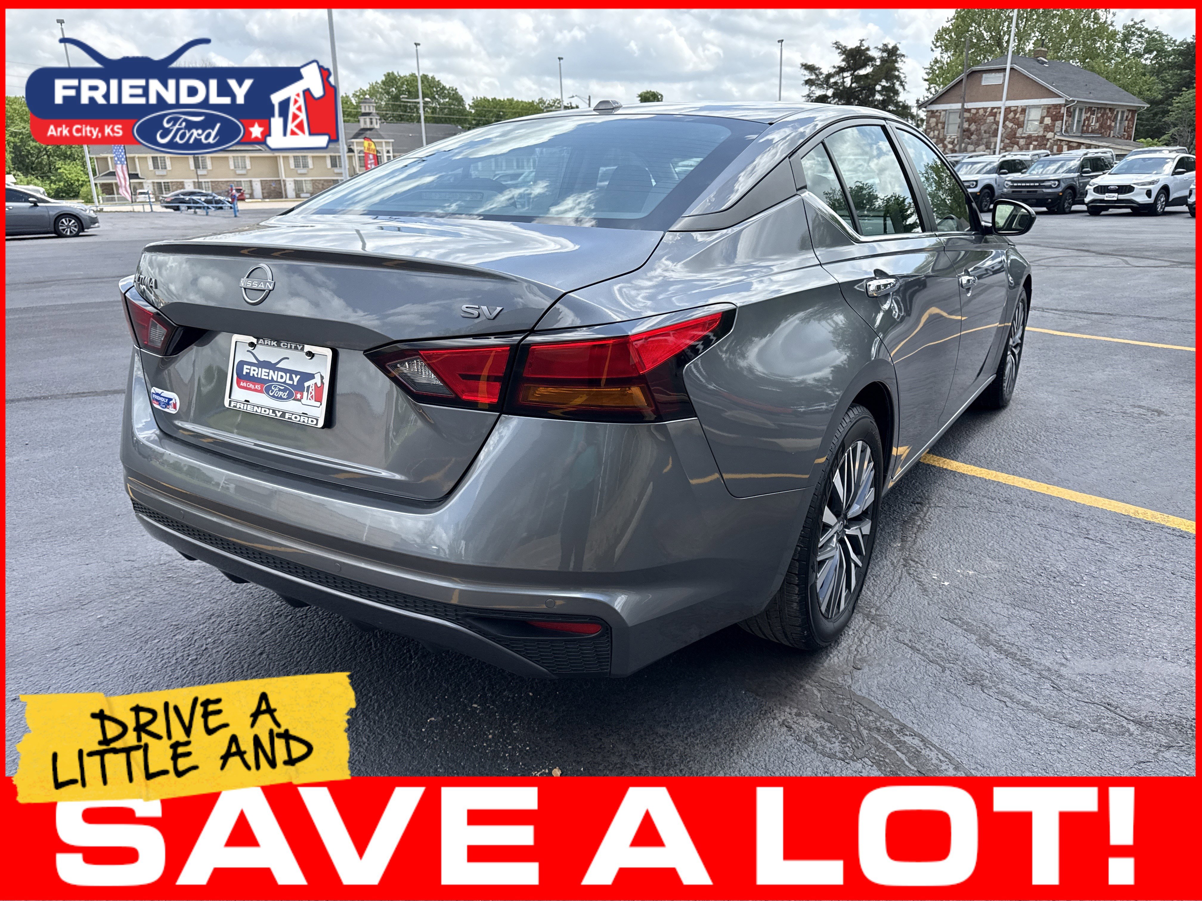 Used 2024 Nissan Altima 2.5 SV FWD image 8
