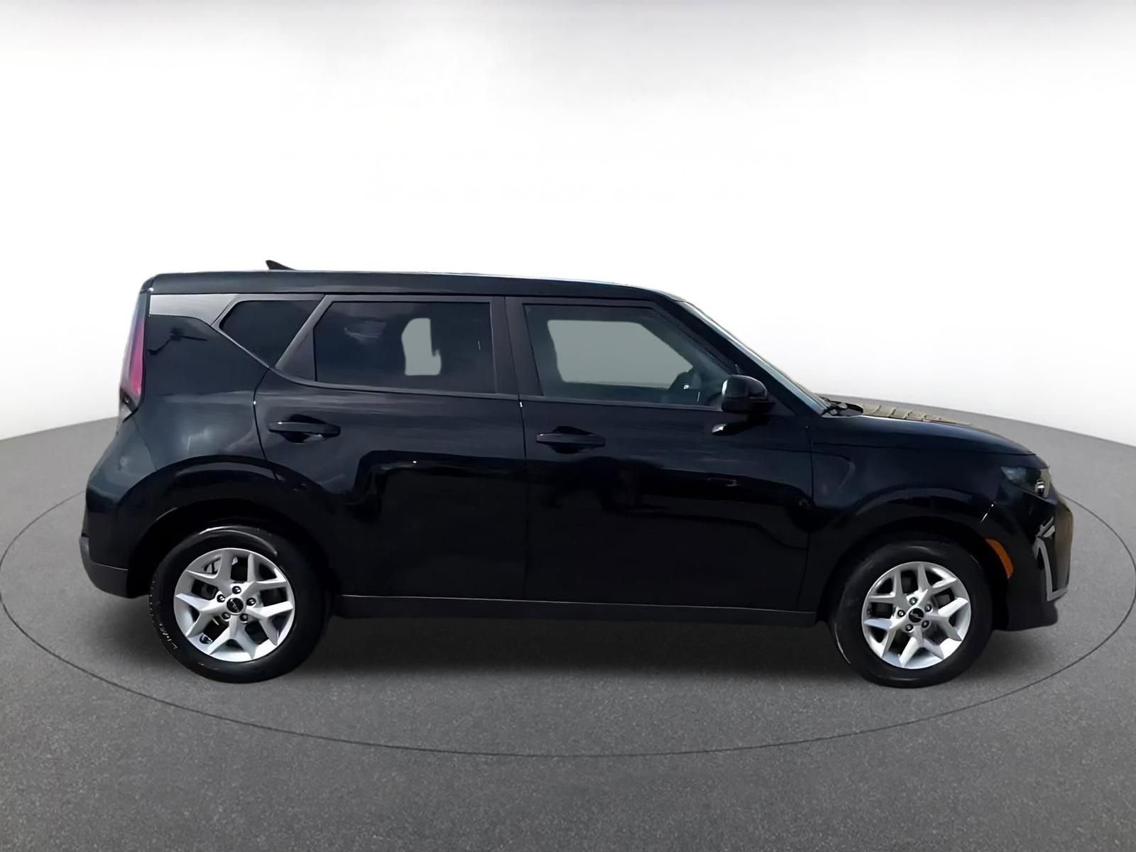 Used 2025 Kia Soul LX w/ LX Technology Package image 16