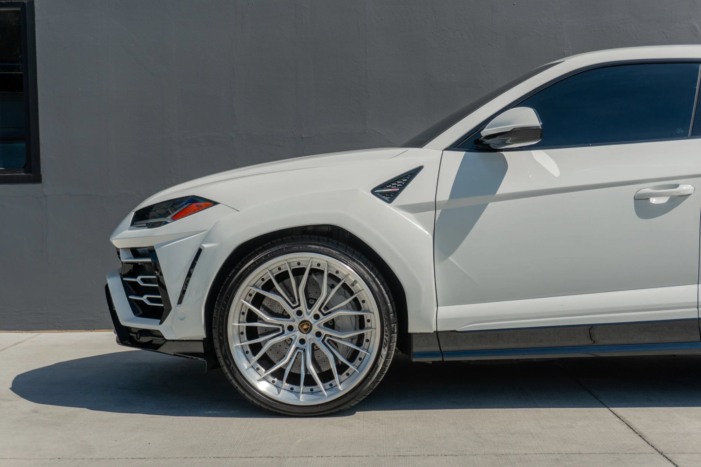 Used 2019 Lamborghini Urus AWD/4WD image 18