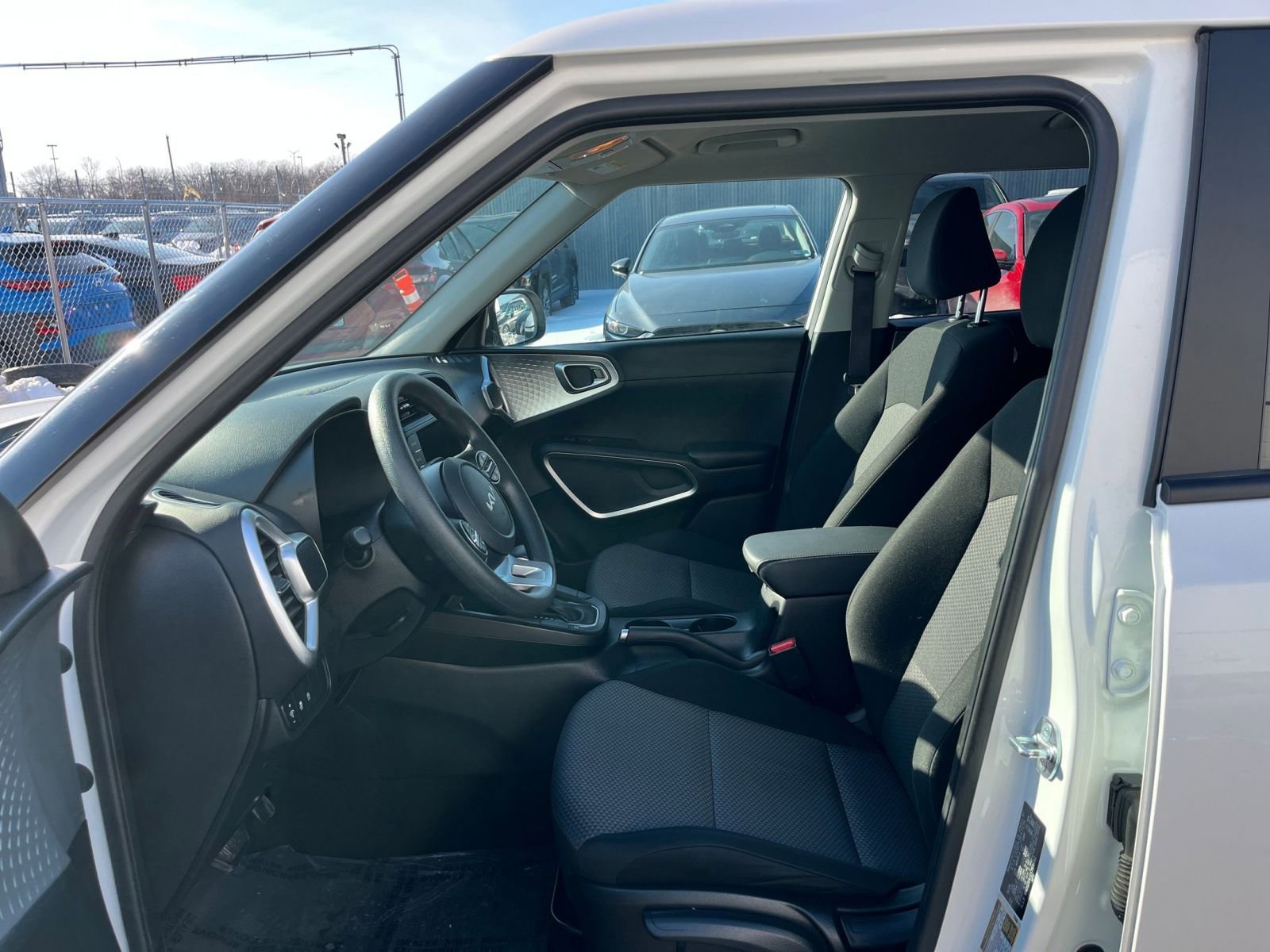 Used 2025 Kia Soul LX w/ LX Technology Package FWD image 25