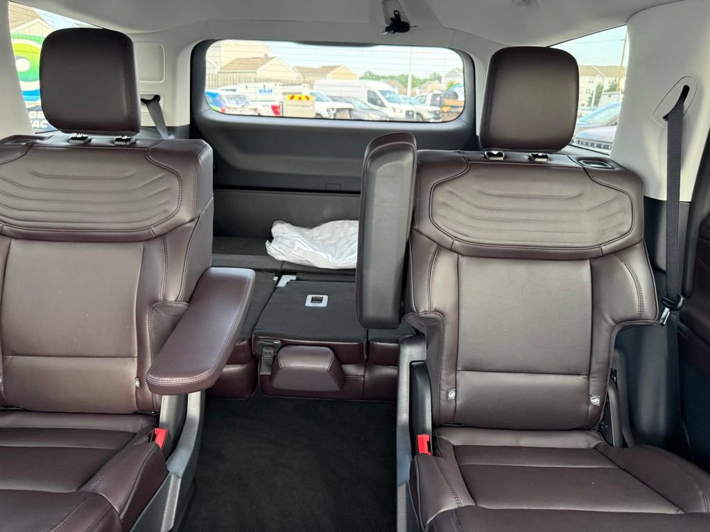 New 2026 Ford Expedition Platinum w/ Platinum Ultimate Package AWD/4WD image 32