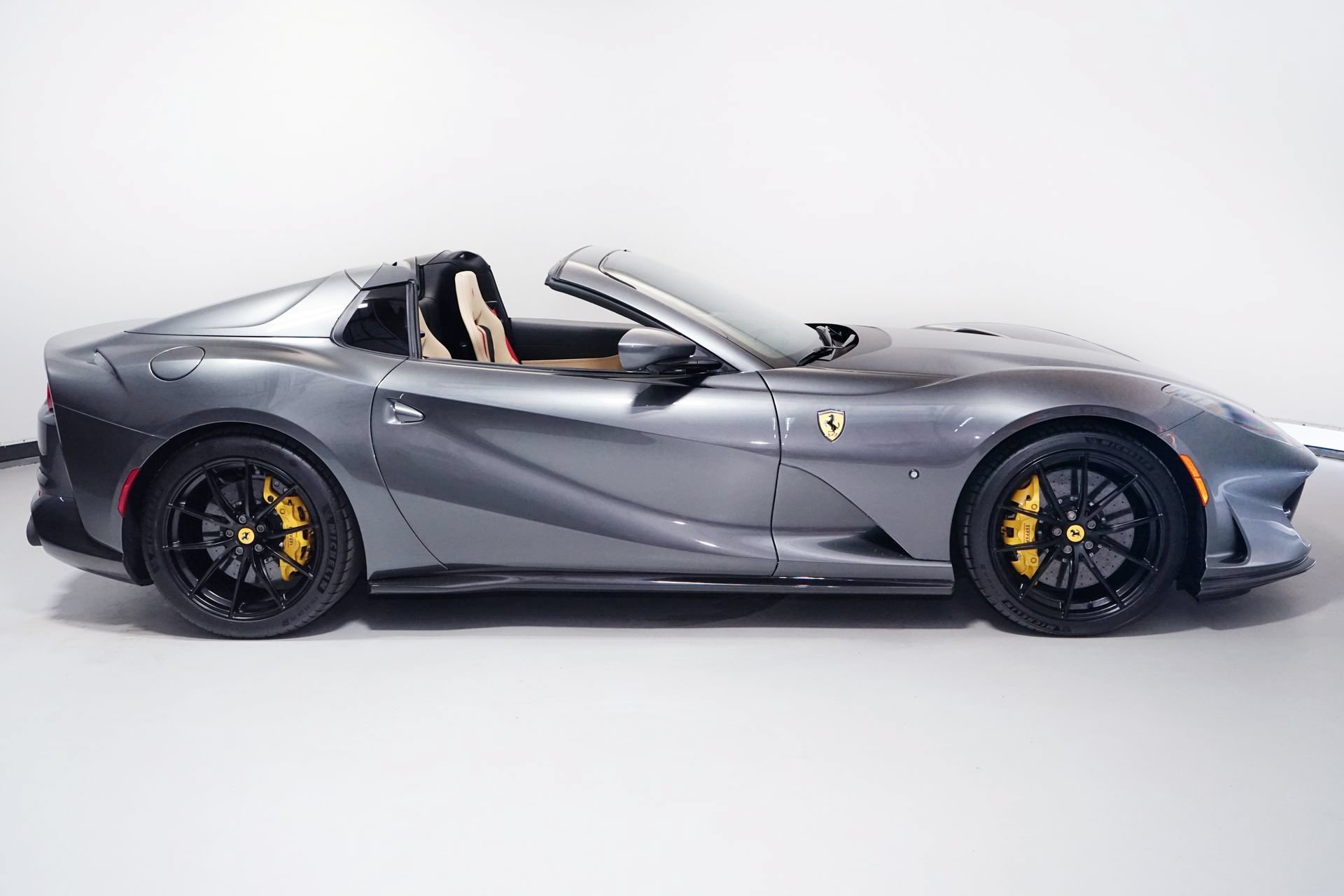 Used 2021 Ferrari 812 GTS RWD image 4