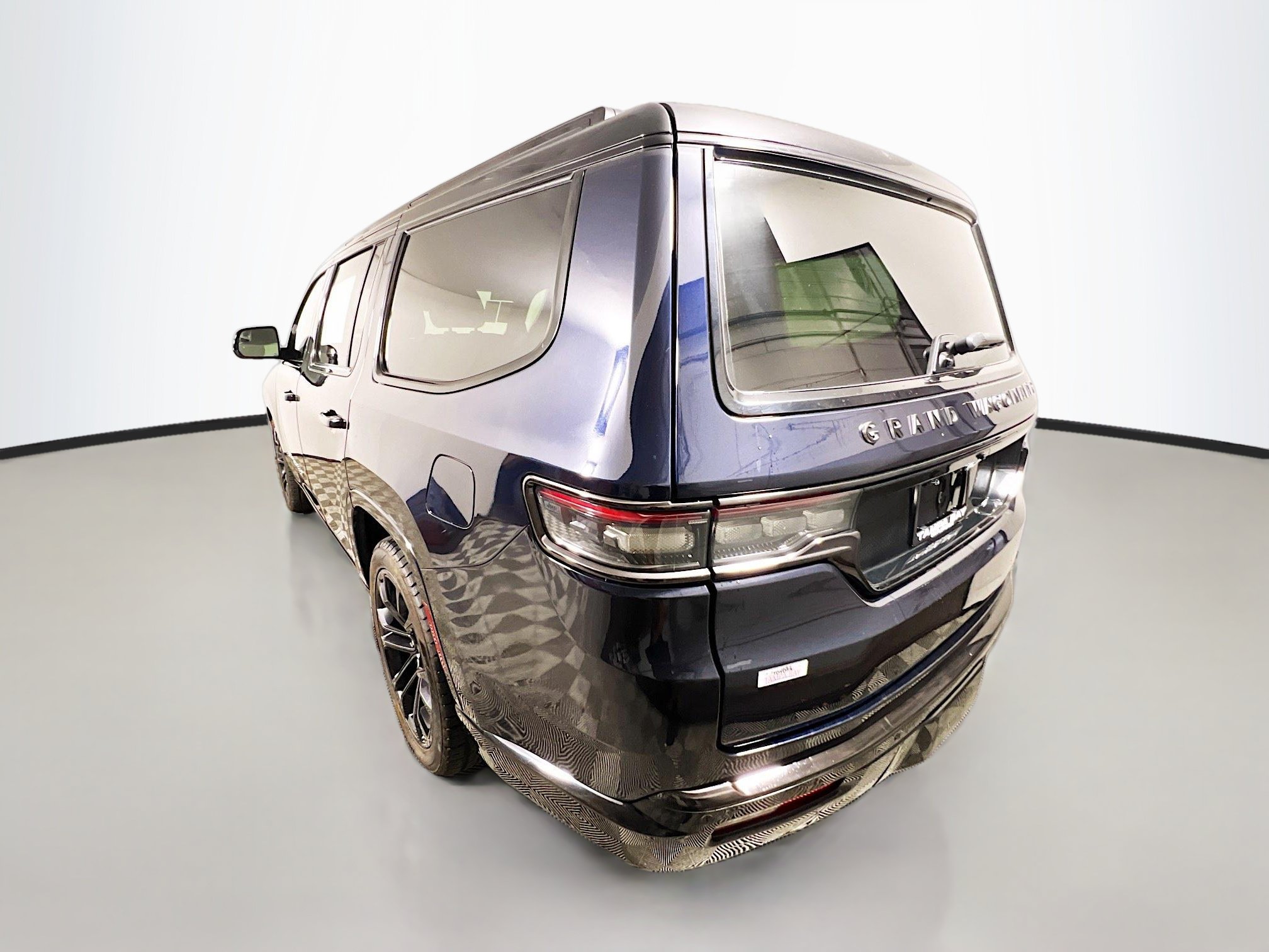 Used 2024 Jeep Grand Wagoneer Series II w/ Quick Order Packagew 28T AWD/4WD image 8