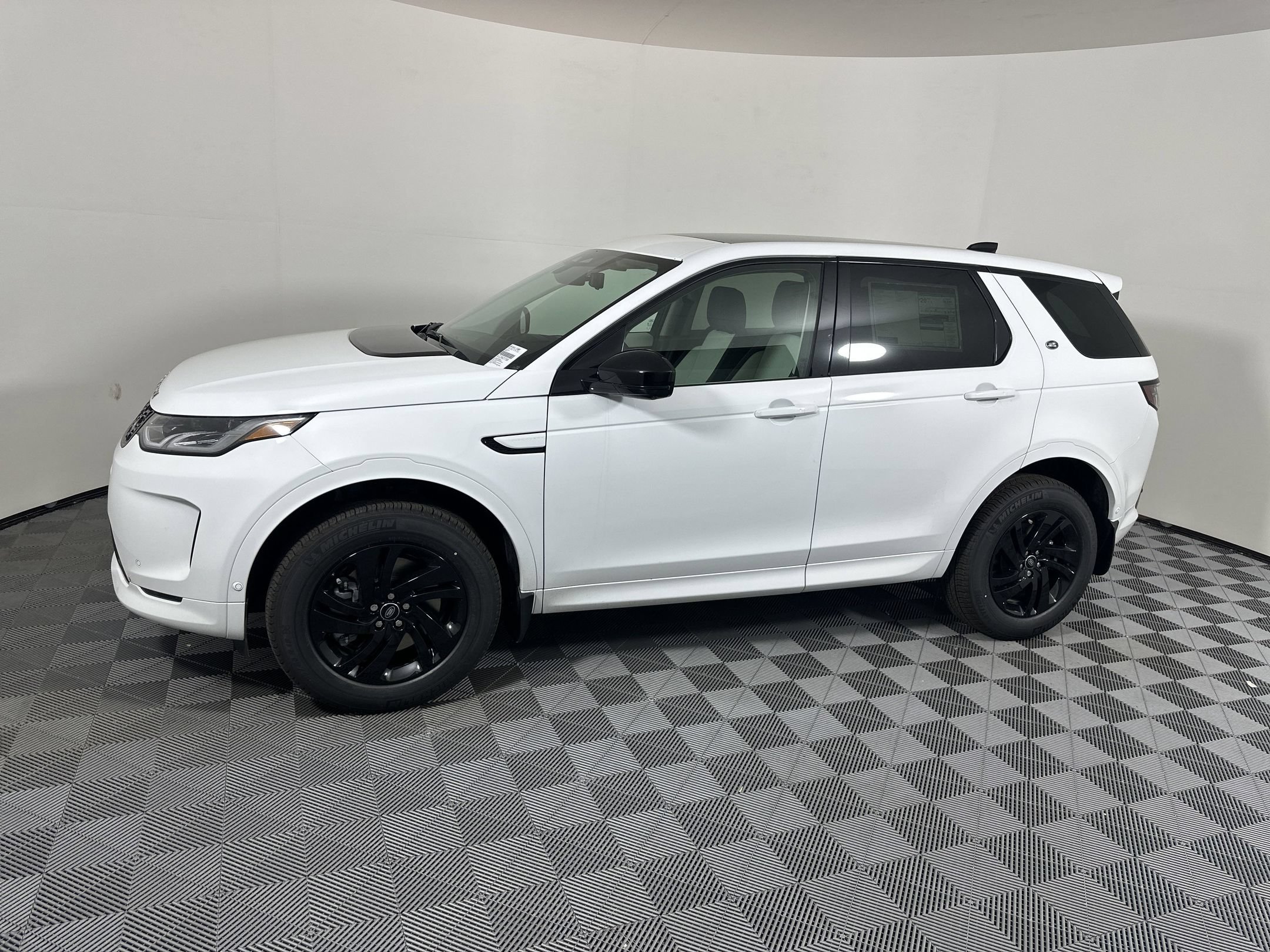 Used 2025 Land Rover Discovery Sport S AWD/4WD image 2