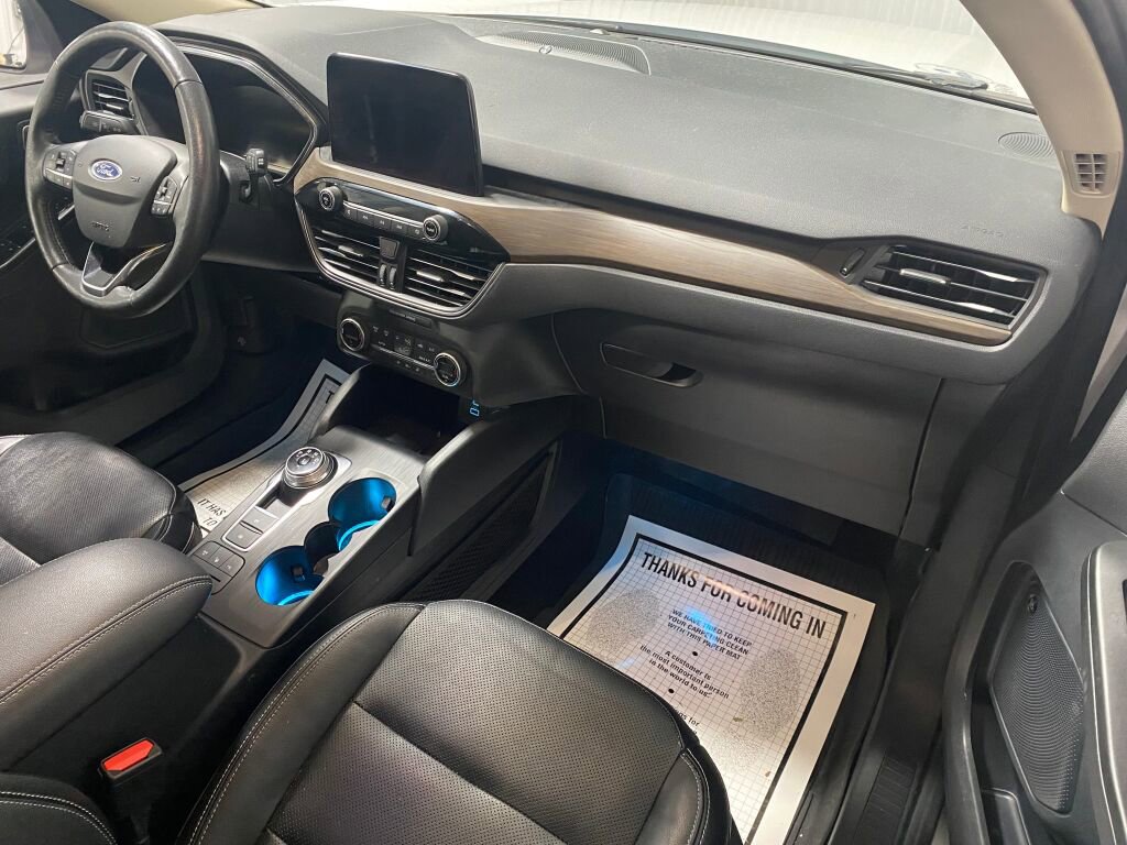 Used 2020 Ford Escape Titanium image 3
