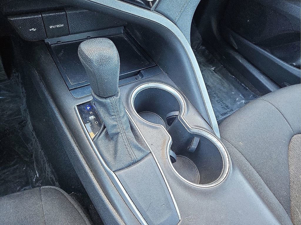 Used 2021 Toyota Camry LE image 28