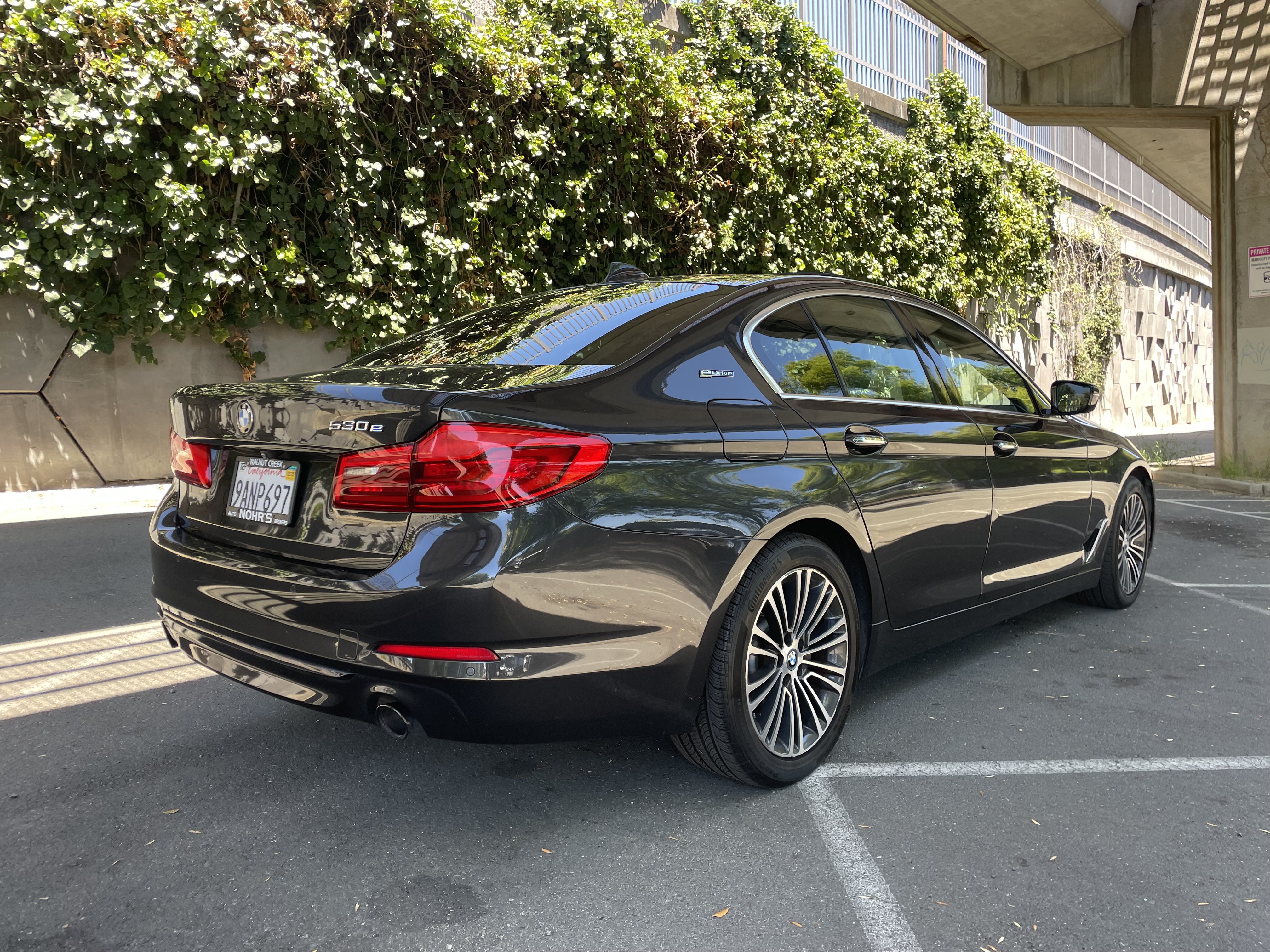 Used 2018 BMW 530e w/ Premium Package 2 RWD image 3