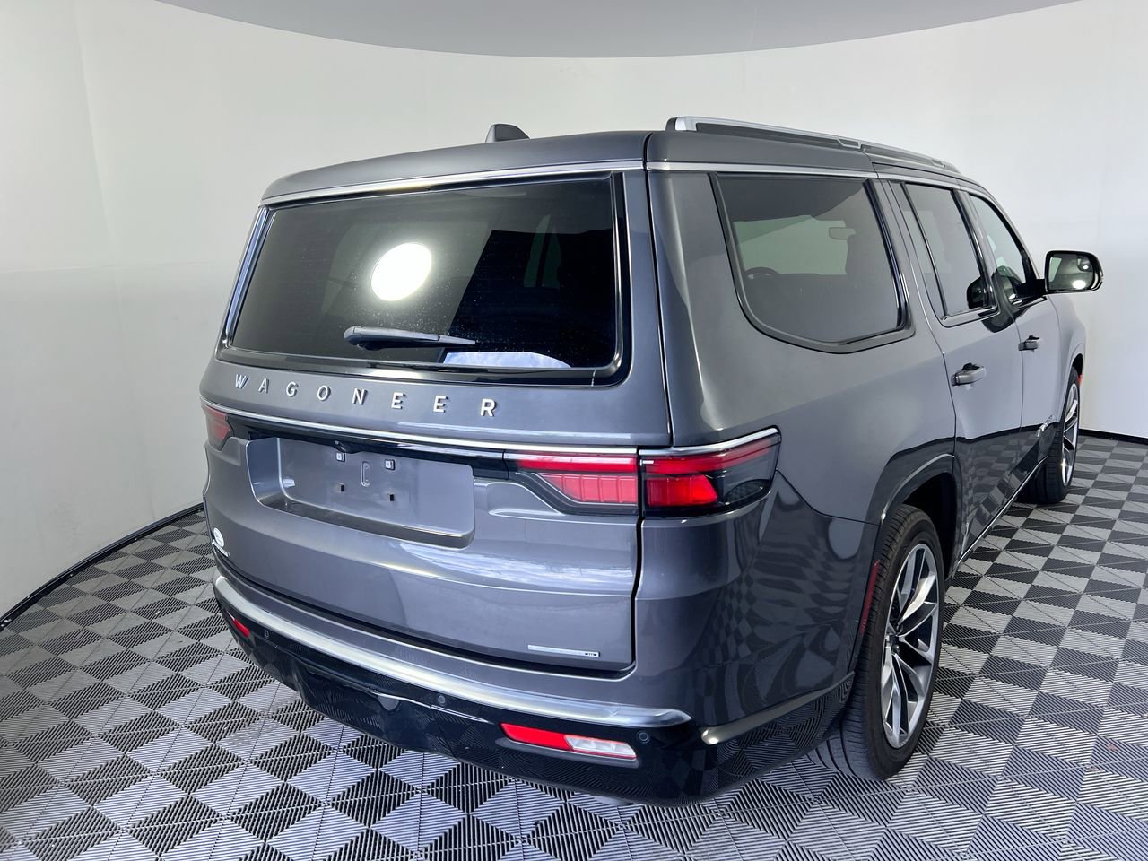 Used 2022 Jeep Wagoneer Series III w/ Premium Group I AWD/4WD image 3