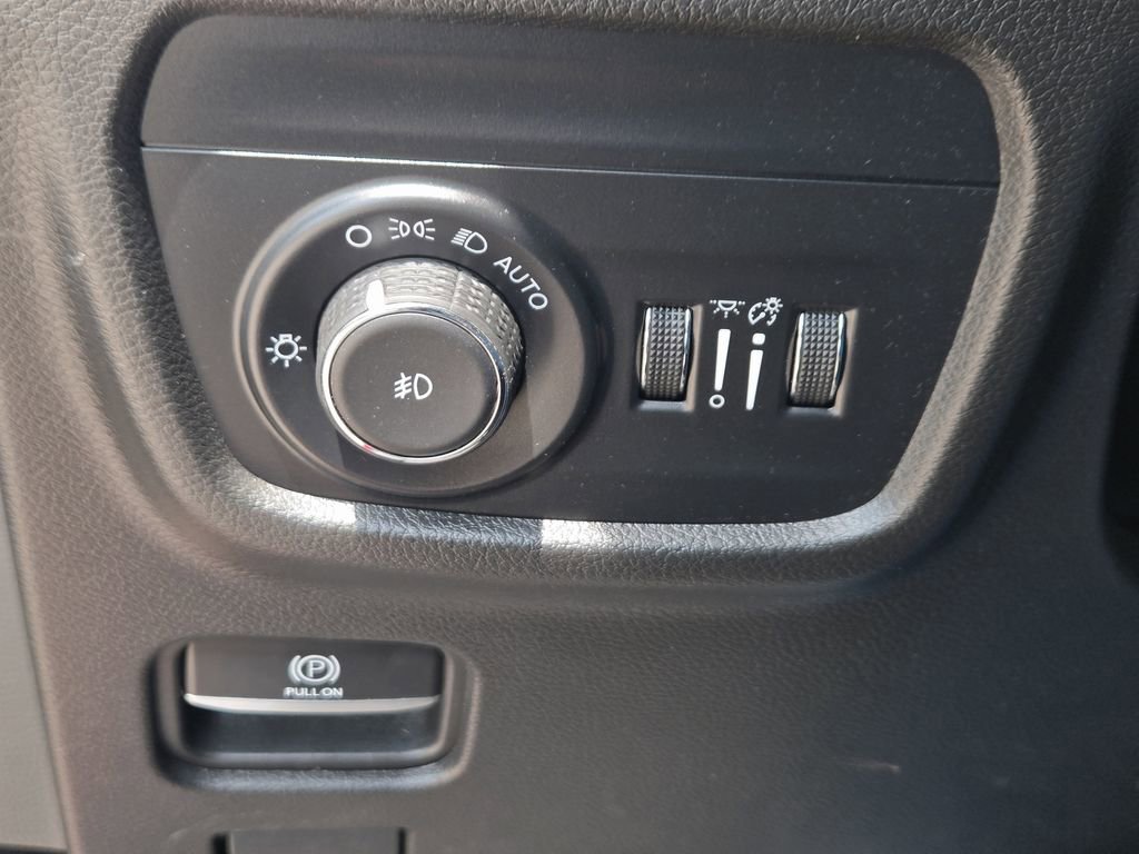 Used 2023 Jeep Grand Cherokee Limited w/ Luxury Tech Group II AWD/4WD image 25