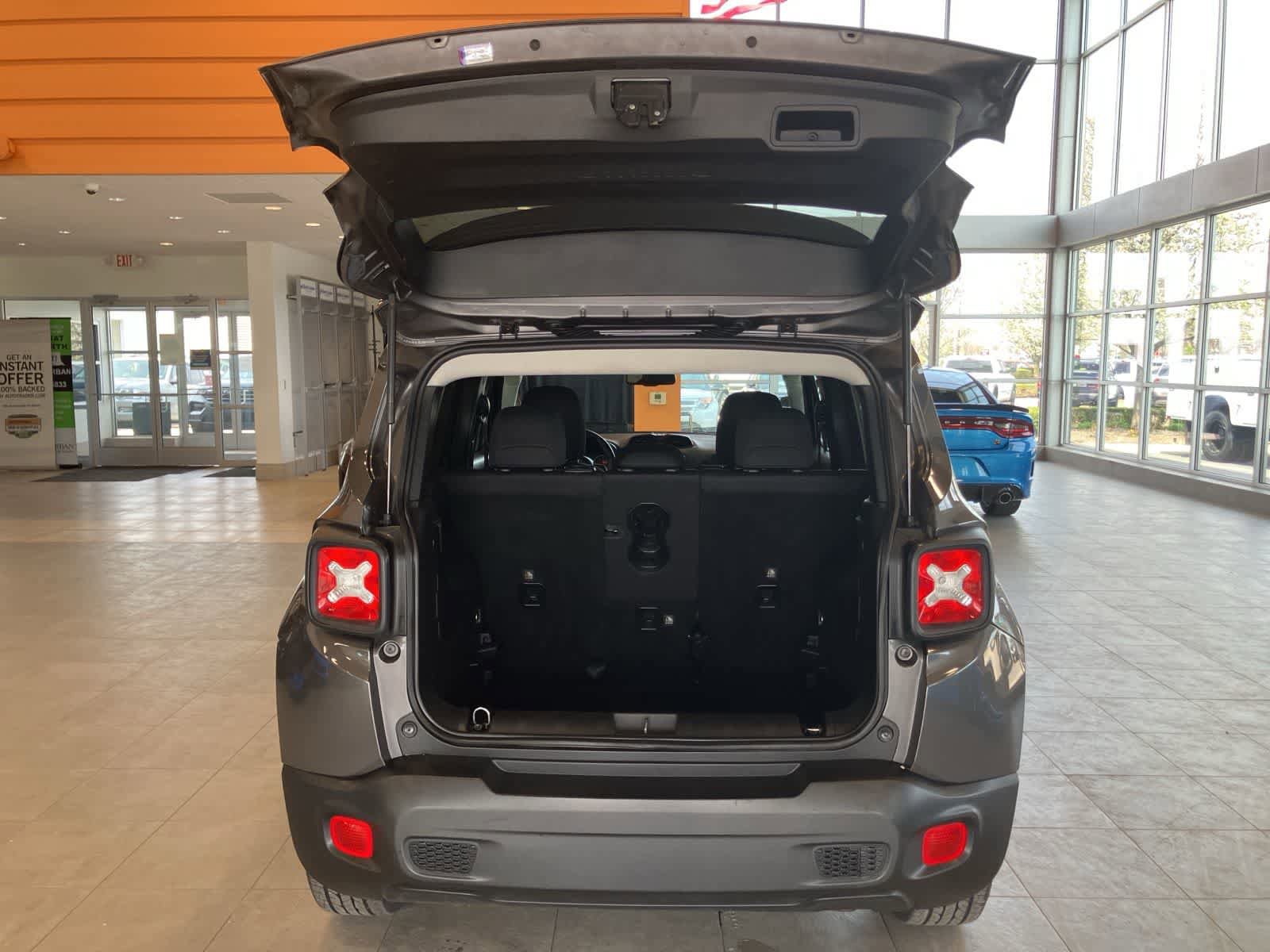 Used 2020 Jeep Renegade Latitude w/ Cold Weather Group AWD/4WD image 27