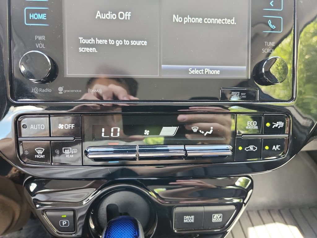 Used 2016 Toyota Prius Three Touring FWD image 17